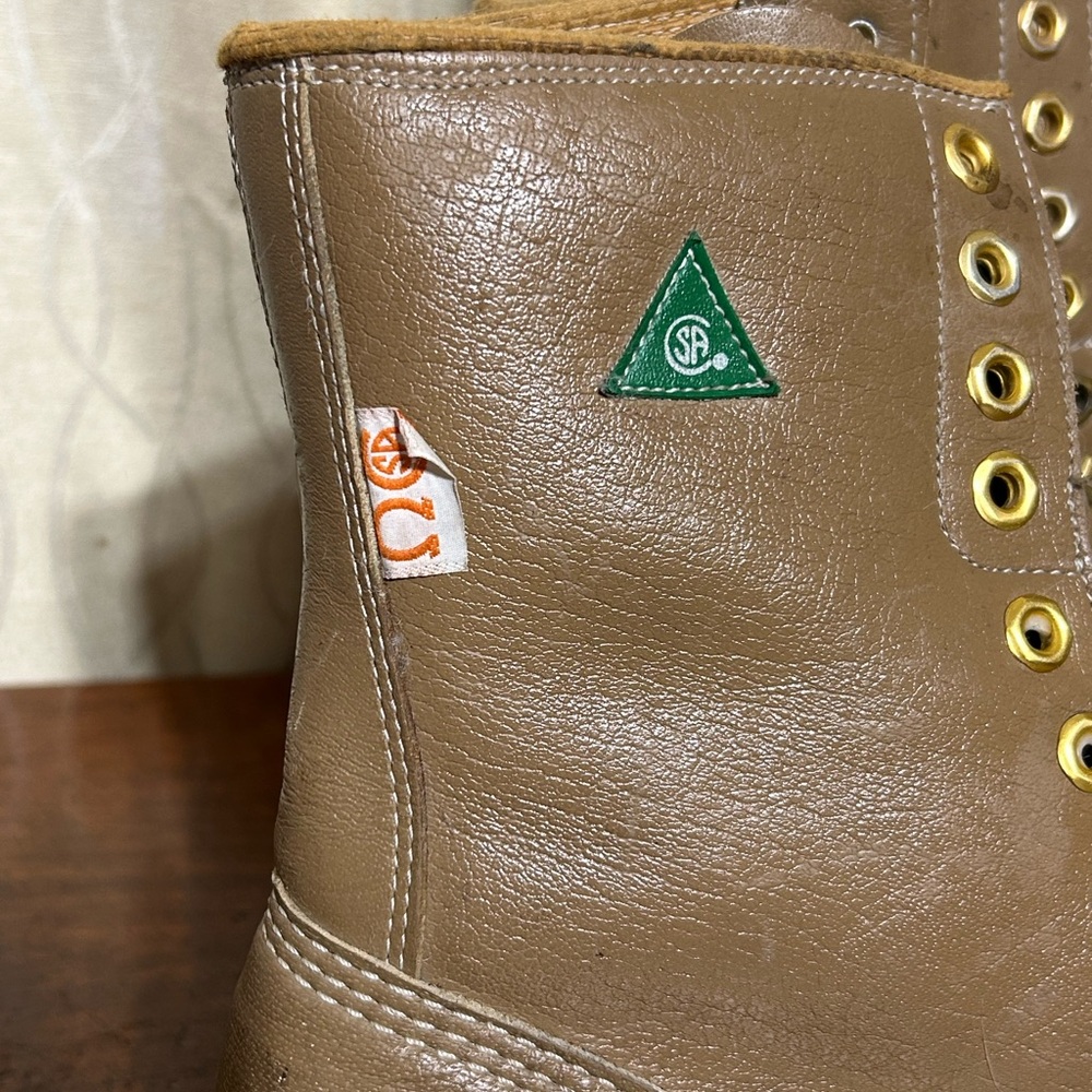 Steel Toe Work Boots CSI patch’s Tan Leather
Good Used Condition Size 9 - Picture 10 of 12